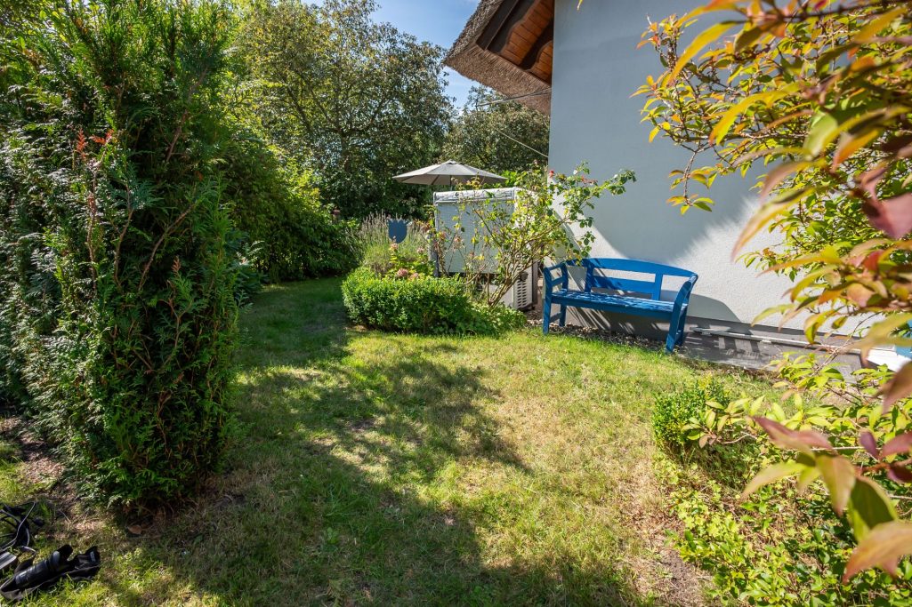 Auch im Garten finden sich kleine Plätze zum Zurückziehen.