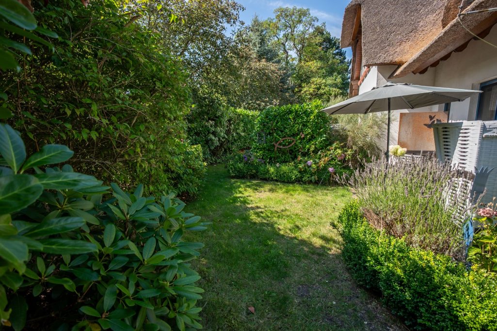 Der grüne Garten ist geschützt und kaum einsehbar.
